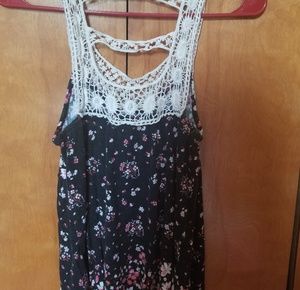 It's a lace outline in the back and the front.....